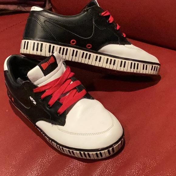 Unique Nike sneakers - Picture 2 of 9